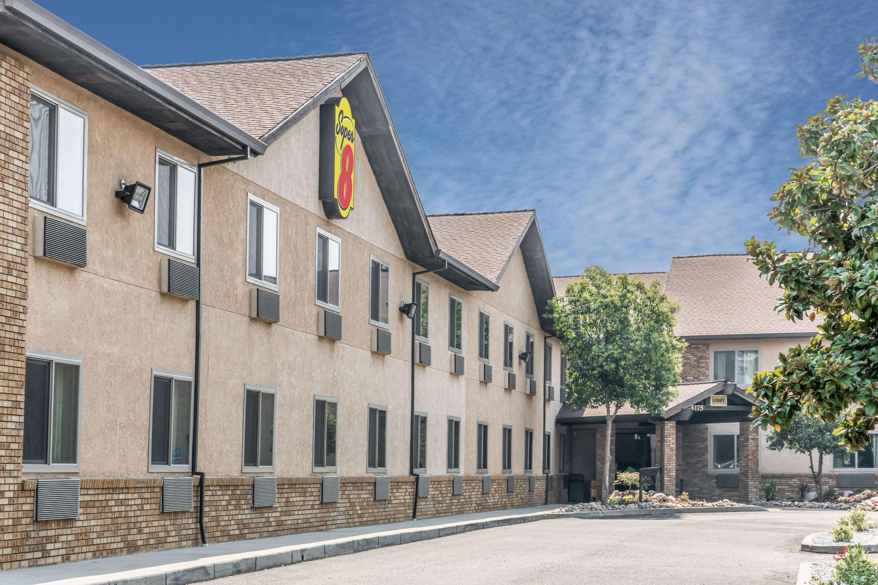 Super 8 By Wyndham Redding Hotel Exterior photo
